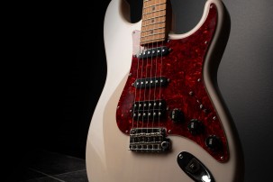 Suhr  Classic S Paulownia, Roasted maple neck, Trans White LTD  preorder